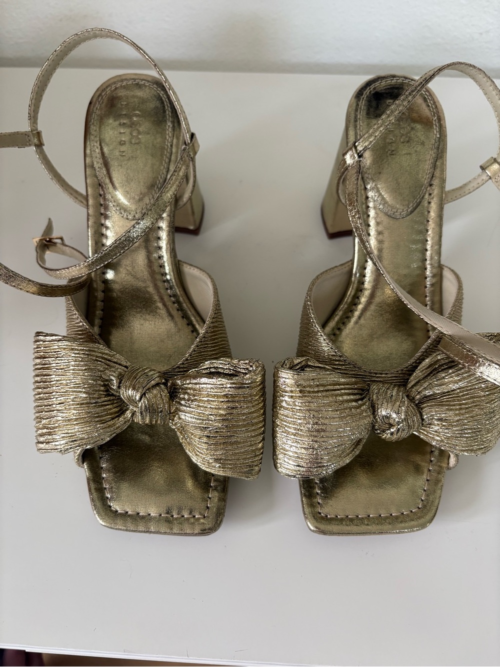 New Gold Chunky Heels with Bow - Picture 2 of 5